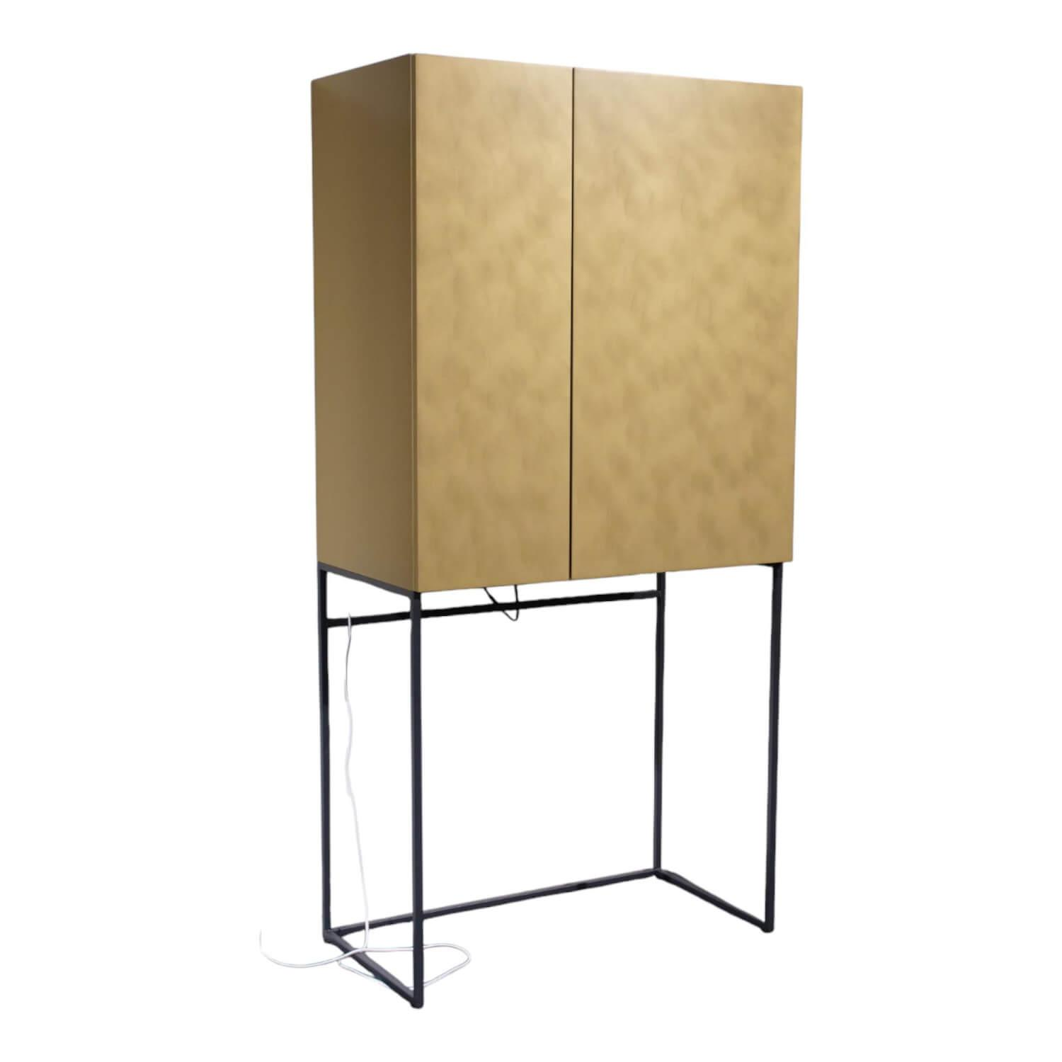 Barschrank Contur 3900 Lack 423 Gold Gebürstet Gestell Metall Anthrazit Schwarz Barschrank Contur 3900 Lack 423 Gold Gebürstet Gestell Metall Anthrazit Schwarz von Sudbrock
