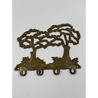 Wand-Schlüsselbrett Aus Messing, Bäume-Relief, 5 Haken, 17 cm Breit, 13 Hoch Wand-Schlüsselbrett Aus Messing, Bäume-Relief, 5 Haken, 17 cm Breit, 13 Hoch von SudeTeoAntique