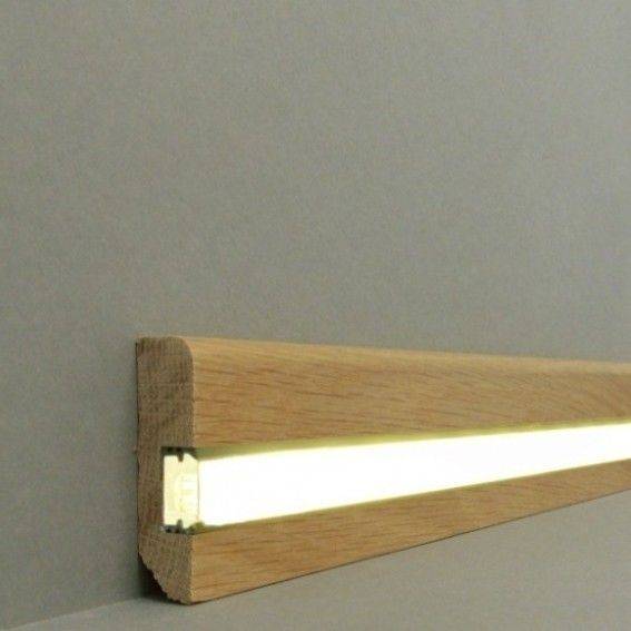 Moderne Licht Sockelleiste Massivholz, lackiert braun (16 x 58 x 2400 mm) 60.16.58.1L von Südbrock