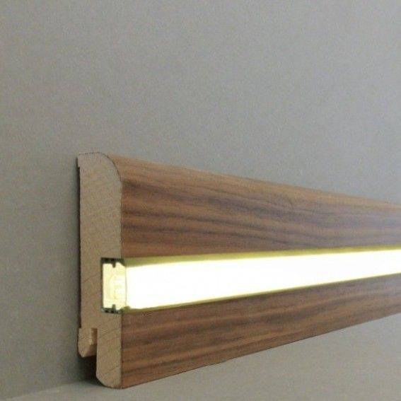 Schöne Licht Fußleiste Echtholz furniert, lackiert dunkel braun (20 x 80 x 2500 mm) 20.80.23L von Südbrock