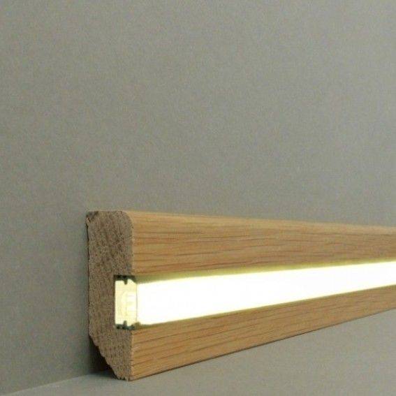 Schöne Licht Sockelleiste Massivholz, lackiert braun (20 x 58 x 2400 mm) 60.20.58.1L von Südbrock