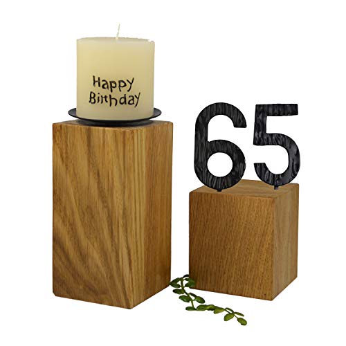 SünGross 2er Set Edelholz Leuchter 7x7x8 cm und 9x9x10cm, Oberfläche Eiche geölt, mit Zahlen aus Metall und Kerze Happy Birthday 6cm und Metall Kerzenteller, zum 65. Geburtstag von SünGross