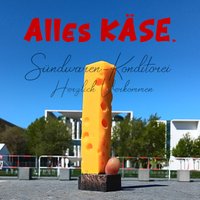 Käse-Klotz - Handgefertigte Und Handbemalte Lebensmittelattrappe Aus Der Sündwaren-Konditorei von SuendwarenKonditorei