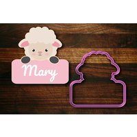 Osterlamm Namen Auf Schild Ausstechform - Plakette #4 "Mary" von SugarDashCo