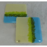 Creme Und Baby Blau Mit Frühlingsgrünen Akzenten Handgemachte Studio Glas Untersetzer - Set Von Zwei Handgemachtes Geschenk Getränke Barware von SugarLipsGlass