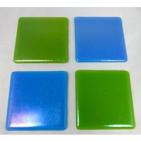 Frühlingsgrün Und Blau Türkis Irisierende Handgemachte Glasuntersetzer in Art Studio Glass - 4Er Set Handgefertigte Getränke Barware Geschenk von SugarLipsGlass