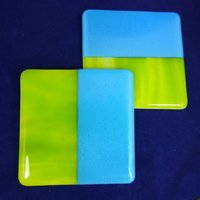Geschmolzene Glas Untersetzer in Schillernden Türkis Und Zingy Lime Grün - Satz Von 2 von SugarLipsGlass