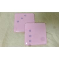Handgefertigtes Baby-Rosa Mit Lila Polka-Dot-Design-Set 2 Handgefertigten Studio-Kunst-Glasuntersetzern - Barware-Handgefertigtes Handgefertigtes Baby-Rosa Mit Lila Polka-Dot-Design-Set 2 Handgefertigten Studio-Kunst-Glasuntersetzern - Barware-Handgefertigtes von SugarLipsGlass