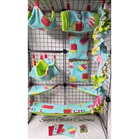 Das Eis Am Stiel Set Besteht Aus Mehrfarbigen Auf Einem Hellblauen Fleecestoff Mit Warmen Sommergefühl, Gemacht Für Zuckersegelflugzeuge Und Das Eis Am Stiel Set Besteht Aus Mehrfarbigen Auf Einem Hellblauen Fleecestoff Mit Warmen Sommergefühl, Gemacht Für Zuckersegelflugzeuge Und von Sugarglidercustoms