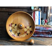 Nussknackerschale Mit Holzschlägel, Aus Holz, Handbemalte Nussschale von SuitcaseAntiques