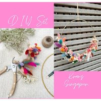 Diy Kranz Set Zum Selbst Binden Trockenblumenkranz Wandkranz „Singapur" Türkranz Deko Boho Dekoration Bunt Mit Ring Nach Wahl 25 cm Diy Kranz Set Zum Selbst Binden Trockenblumenkranz Wandkranz „Singapur" Türkranz Deko Boho Dekoration Bunt Mit Ring Nach Wahl 25 cm von Suitcaselovers
