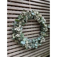 Trockenblumenkranz „Adelaide" Wanddeko Blumenkranz Floral Hoop Wandkranz Türkranz Dekoration Schleierkraut Weiß Eukalyptus Extra Fluffig Trockenblumenkranz „Adelaide" Wanddeko Blumenkranz Floral Hoop Wandkranz Türkranz Dekoration Schleierkraut Weiß Eukalyptus Extra Fluffig von Suitcaselovers