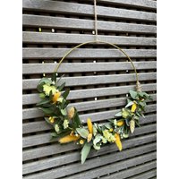 Trockenblumenkranz „Citrus" Wandkranz Türkranz Deko Boho Dekokranz Geschenk Schleierkraut Weiß Olive Statice Strandflieder Gelb Orange Trockenblumenkranz „Citrus" Wandkranz Türkranz Deko Boho Dekokranz Geschenk Schleierkraut Weiß Olive Statice Strandflieder Gelb Orange von Suitcaselovers