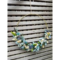 Trockenblumenkranz „Colorado" Wandkranz Türkranz Deko Blumenkranz Dekokranz Boho Eukalyptus Blau Grün Grau Bunt Weiß Disteln Trockenblumen Trockenblumenkranz „Colorado" Wandkranz Türkranz Deko Blumenkranz Dekokranz Boho Eukalyptus Blau Grün Grau Bunt Weiß Disteln Trockenblumen von Suitcaselovers