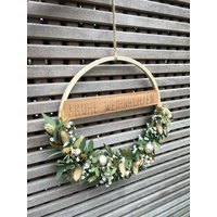 Trockenblumenkranz „Cozy Woods" Frohe Weihnachten Wandkranz Advent Türkranz Braun Eukalyptus Gold Geschenk 25-30 cm Trockenblumenkranz „Cozy Woods" Frohe Weihnachten Wandkranz Advent Türkranz Braun Eukalyptus Gold Geschenk 25-30 cm von Suitcaselovers