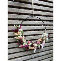 Trockenblumenkranz „Siena" Wandkranz Türkranz Deko Boho Dekokranz Geschenk Schleierkraut Weiß Lila Statice Strandflieder Pinker Lavendel von Suitcaselovers