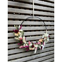 Trockenblumenkranz „Siena" Wandkranz Türkranz Deko Boho Dekokranz Geschenk Schleierkraut Weiß Lila Statice Strandflieder Pinker Lavendel von Suitcaselovers