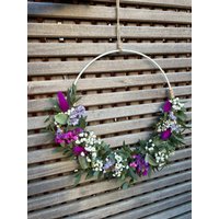 Trockenblumenkranz Wandkranz „Lahaina" Türkranz Fensterkranz Deko Boho Schleierkraut Eukalyptus Rosa Pink Lila Weiß | Geschenk Dekokranz von Suitcaselovers