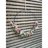 Trockenblumenkranz Wandkranz „Paris" Mit Schrift Perlenkette Türkranz Deko Boho Strandflieder Eukalyptus Rosa Weiß Gold 25 cm von Suitcaselovers