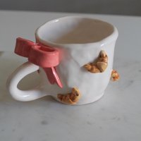 Handgemachte Keramik Kaffeebecher Fliege & Croissant von SukupotCeramics