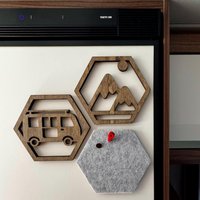 Camping Deko Hexagon „Camping Abenteuer - [ Campervan ]" Gelasertes Naturholz-Design Geschenk Holz Schild von SumaLaserdesign