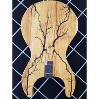 Gitarren-Design Couchtisch Perfektes Geschenk Für Musikliebhaber Einzigartiges Design Möbel Kunst Elektro Gitarre Lichtenberg Fraktal von SunInteriorDesign