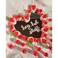 Herzförmiger Kuchen-Wandspiegel/Gefrosteter Kawaii-Spiegel Süßer Kuchen-Wohnkultur Wandakzent Faux-Kuchen-Vintage-stil-Kuchen-Wohndekor-Spiegel von SunSprinklesShop