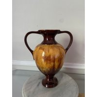 Mcm 1970Er Jahre Hohe Gelb Und Braun Lava Glasierte Keramik Vase Mit Doppelgriffen von SundayRestoration