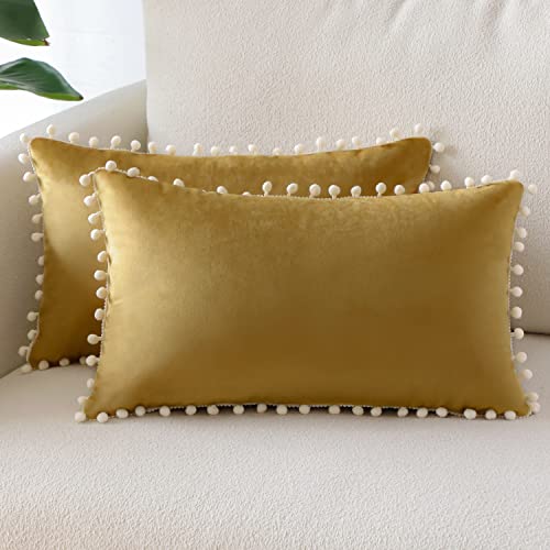 Sungeek 2er Set Samt Kissenbezüge, Dekorativ Zierkissenbezüge Weich Kissenbezug Pompon Dekokissen Sofakissen Couchkissen Deko Bezug Kissenhülle für Sofa Schlafzimmer Wohnzimmer (30x50 cm, Gold) von Sungeek