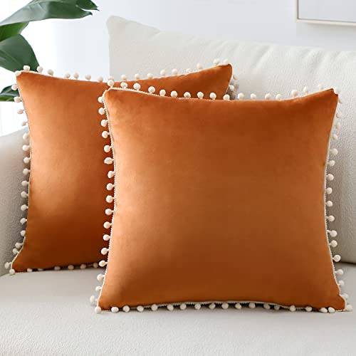 Sungeek 2er Set Samt Kissenbezüge, Weich Kissenbezug mit Pompons Dekorativ Zierkissenbezüge Dekokissen Sofakissen Couchkissen Deko Kissenhülle für Sofa Schlafzimmer Wohnzimmer (40x40 cm, Orange) von Sungeek