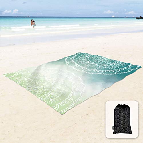 Sunlit Mandala Design Silky Soft Sand Free Beach Blanket Sandproof Mat with Corner Pockets and Mesh Pocket 215 x 183 cm for Beach Parties, Travel, Camping and Outdoor Music Festival, Green Mandala von Sunlit