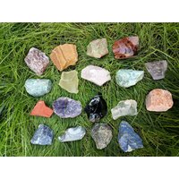 2 Pfund 18 Stück Rohe Assorted Mixed Crystal Set Große Chunks, Beliebteste Rohkristalle | Heilkristalle Und Steine von SunnyBonny