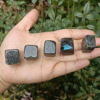 Labradorit Trommelstein Würfel Form von SunnyBonny