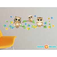 Eulen Auf Einem Zweig Stoff Wandabzieher, Set Von 3 Mit Zweigen, Schmetterlinge Und Blumen - 4 Farboptionen Nicht-Toxisch, Repositionierbar von SunnyDecals