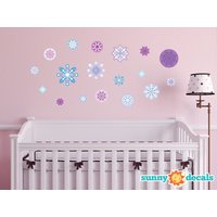 Gefrorene Inspiriert Schneeflocke Stoff Wand Aufkleber - Set Von 18 Schneeflocken Prinzessin, Winter-Dekor Repositionierbar, Wiederverwendbar Gefrorene Inspiriert Schneeflocke Stoff Wand Aufkleber - Set Von 18 Schneeflocken Prinzessin, Winter-Dekor Repositionierbar, Wiederverwendbar von SunnyDecals