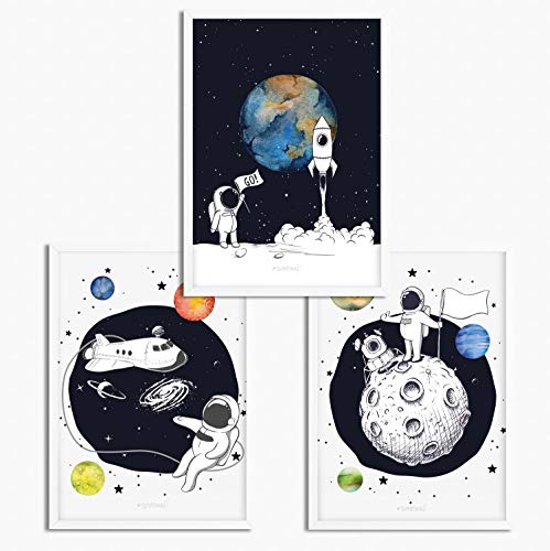 Sunnywall® 3er Set Poster Kinderzimmer - A4 Bilder Babyzimmer Kinderposter | OHNE Bilderrahmen | - Deko Mädchen Junge | Astronaut Raumschiff Weltraum von Sunnywall