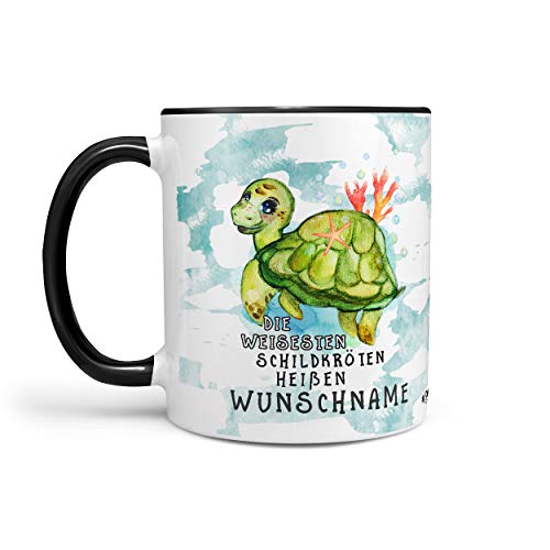 Sunnywall® Schildkröte-Tasse Kaffeebecher - Die weisesten Schildkröten heißen Wunschname - Wunsch-Tasse Geburtstags-Tasse Geschenk-Tasse inkl. gratis Geschenkkarte (Tasse schwarz) von Sunnywall
