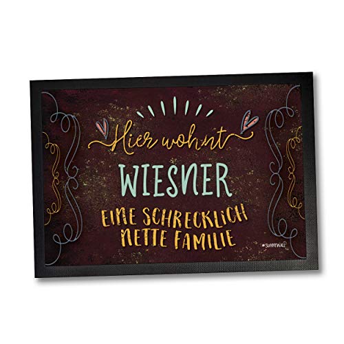 personalisierte Fussmatte mit Wunschname - Haustür Deko individuell - Herzlich Willkommen | Home Sweet Home | Geschenkideen zur Hochzeit oder Einzug. schrecklich Nette Familie 60 x 40 cm von Sunnywall