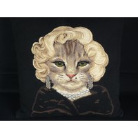 Vintage Deko Kissen Mit Füllung Gobelinstil Marilyn Monroe Katze Cat Vintage Deko Kissen Mit Füllung Gobelinstil Marilyn Monroe Katze Cat von SunriseVintageDE