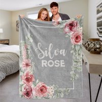 Floral Rose Name Decke | Geschenk Für Sie Fleece-Decke Personalisiertes Neugeborenen Baby Mädchen von SunshineGarments