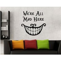 We Are All Mad Here Alice Im Wunderland Wandaufkleber Zitat Vinyl-Aufkleber Wandkunst Wandbild in 8 Verschiedenen Größen Und 30 Farben Erhältlich von SunshineStickers4you