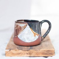 Handgefertigte Keramik Tasse Für Kaffee, Tee Oder Cappuccino | Funktionale Rustikal, Blau, Weiß, Schwarz Glitter Goldglanz Geschirr von SuntalaCeramics