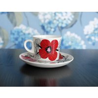 Arabia Finland Isokukka Rote Kaffeetasse/Teetasse Mit Untertasse, Entworfen Von Esteri Tomula Vintage Porzellan Geschirr von Suntori
