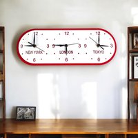 Oval Drei Zeitzonen Uhr Personalisierte Familiennamen von SuperCoolCreations