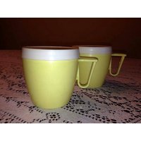 Set Gelbe Becher von SuperRetroChic