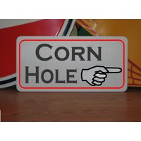 Corn Hole Mit Finger Pfeil Metallschild Bar Strand Hinterhof Sitzsack Waschmaschinen von SuperSigns2