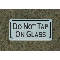 Do Not Tap On Glas Metallschild Für Fenster-Aquarium von SuperSigns2