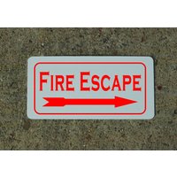 Fire Escape Pfeil Nach Rechts Aus Metall Schild Fire Escape Pfeil Nach Rechts Aus Metall Schild von SuperSigns2