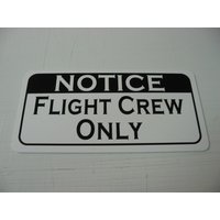 Flight Crew Only Metallschild Für Flugzeughangar Flight Crew Only Metallschild Für Flugzeughangar von SuperSigns2