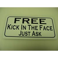 Free Kick in The Face Metallschild Hockey Club Boxen Bar Mma Karate Free Kick in The Face Metallschild Hockey Club Boxen Bar Mma Karate von SuperSigns2